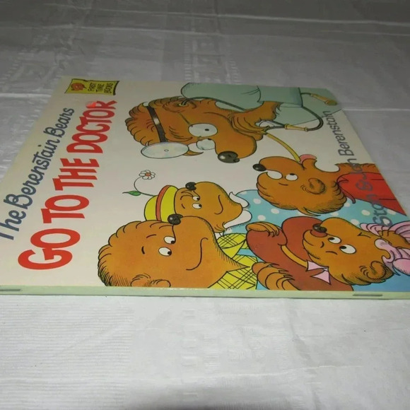 The Berenstain Bears GO TO THE DOCTOR Color Illustrated Paperback Learning Read - Picture 3 of 4